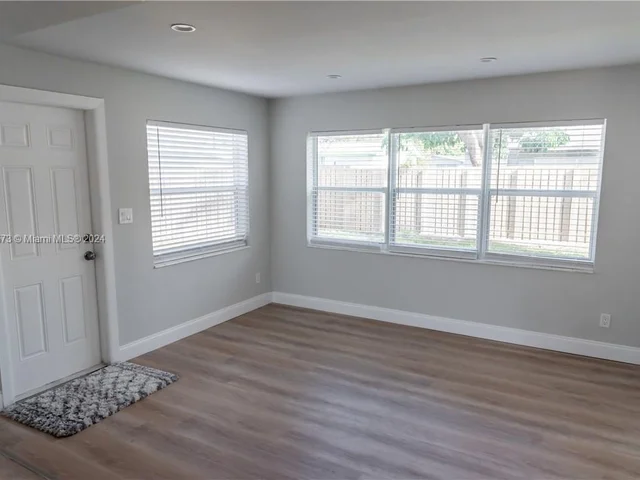 7571 Eaton St, Hollywood FL 33024