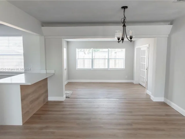 7571 Eaton St, Hollywood FL 33024