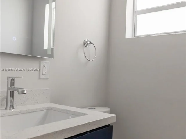 7571 Eaton St, Hollywood FL 33024