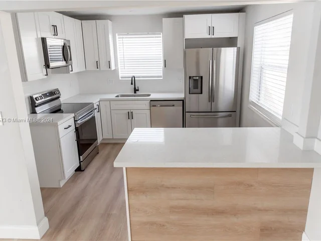 7571 Eaton St, Hollywood FL 33024