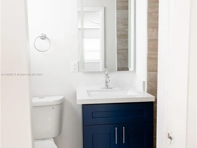 7571 Eaton St, Hollywood FL 33024