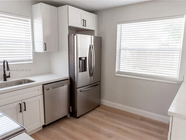 7571 Eaton St, Hollywood FL 33024