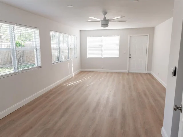 7571 Eaton St, Hollywood FL 33024