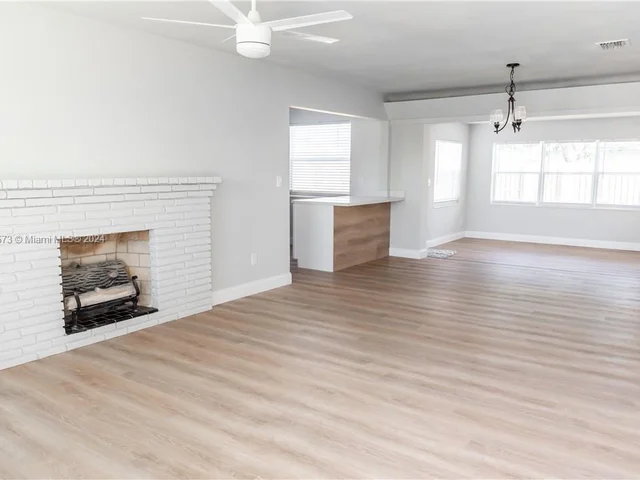 7571 Eaton St, Hollywood FL 33024