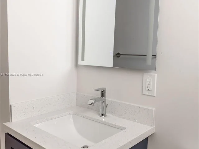 7571 Eaton St, Hollywood FL 33024