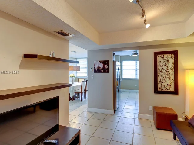 2851 NE 183rd St # 817E, Aventura FL 33160