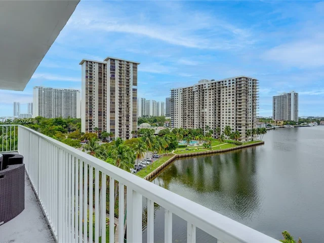 2851 NE 183rd St # 817E, Aventura FL 33160