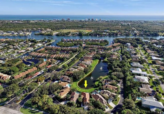 2456 Treasure Isle Dr, Palm Beach Gardens FL 33410