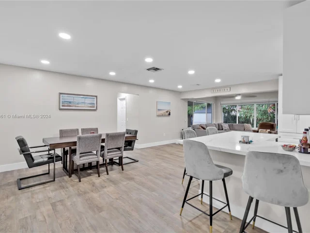 8590 NW 10th St, Pembroke Pines FL 33024