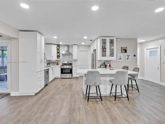 8590 NW 10th St, Pembroke Pines FL 33024