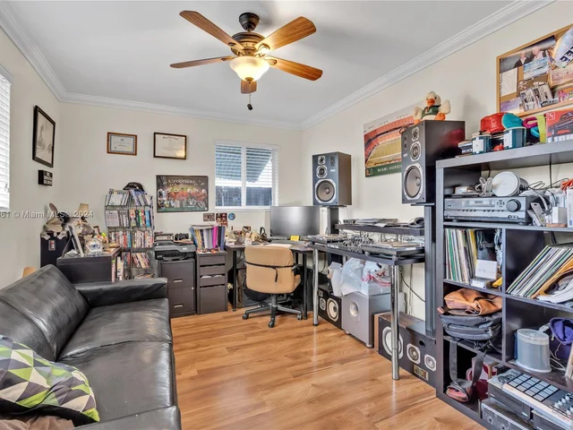 8590 NW 10th St, Pembroke Pines FL 33024