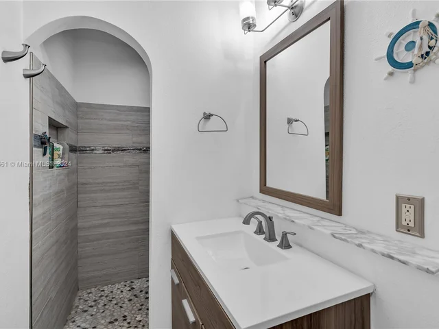 8590 NW 10th St, Pembroke Pines FL 33024