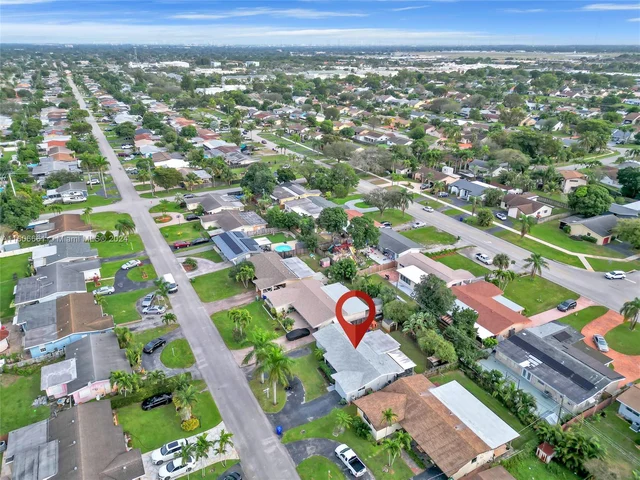 8590 NW 10th St, Pembroke Pines FL 33024