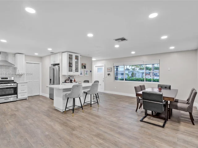 8590 NW 10th St, Pembroke Pines FL 33024