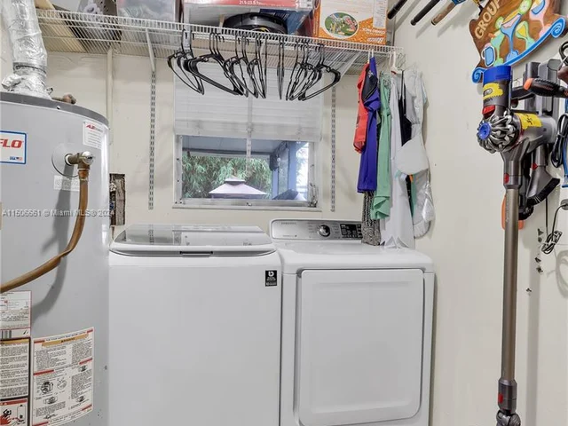 8590 NW 10th St, Pembroke Pines FL 33024