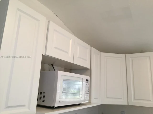 752 NW 24th Ct REAR, Miami FL 33125