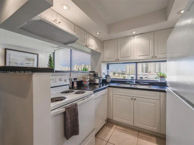 17021 N Bay Rd # 808, Sunny Isles Beach FL 33160