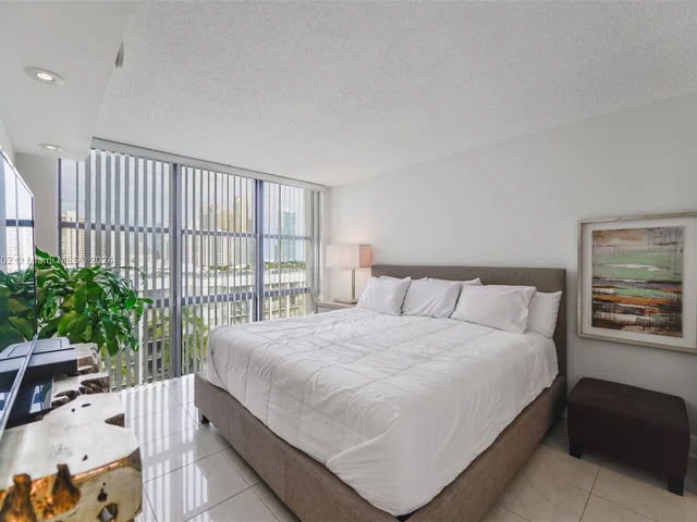 17021 N Bay Rd # 808, Sunny Isles Beach FL 33160