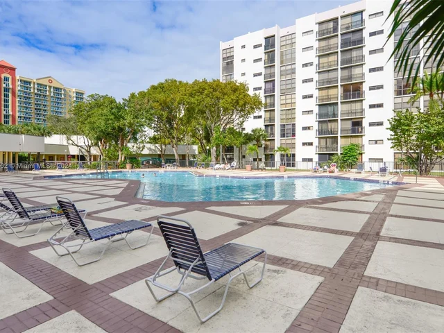 17021 N Bay Rd # 808, Sunny Isles Beach FL 33160