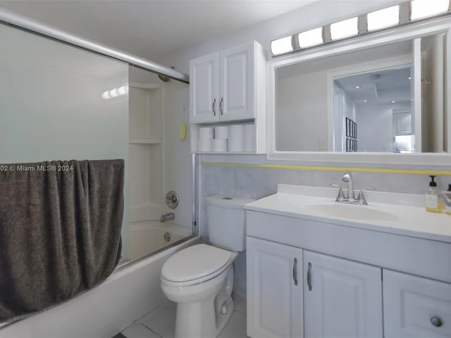 17021 N Bay Rd # 808, Sunny Isles Beach FL 33160