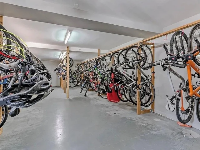 575 Crandon Blvd # 702, Key Biscayne FL 33149