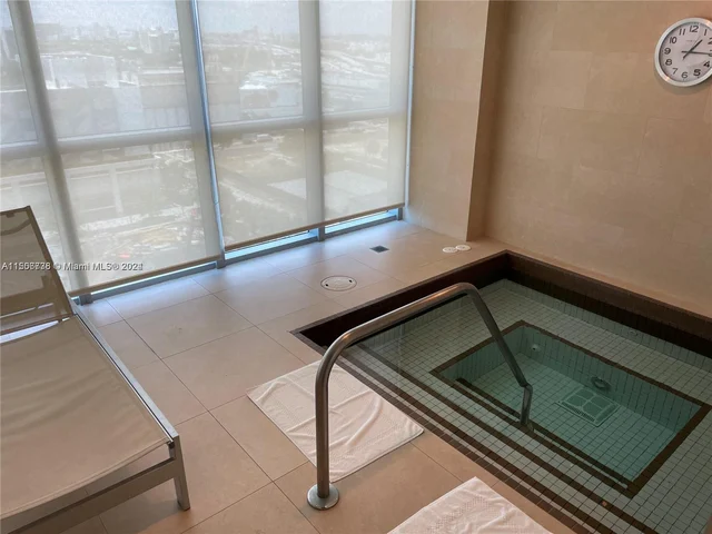 900 Biscayne Blvd # 1704, Miami FL 33132