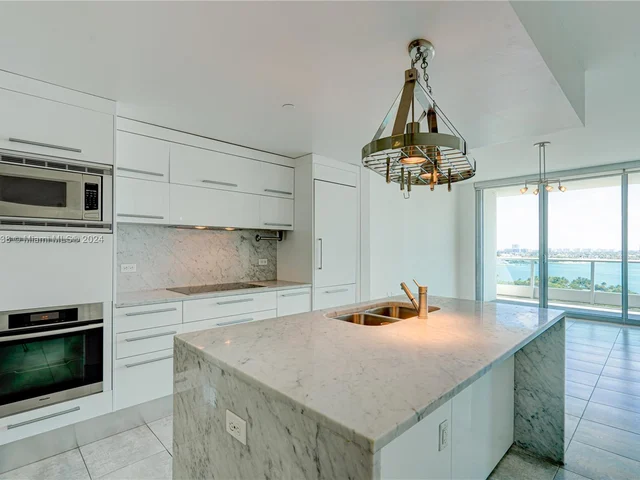 900 Biscayne Blvd # 1704, Miami FL 33132