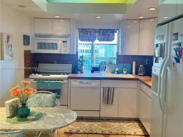 400 Leslie Dr # 1122, Hallandale Beach FL 33009