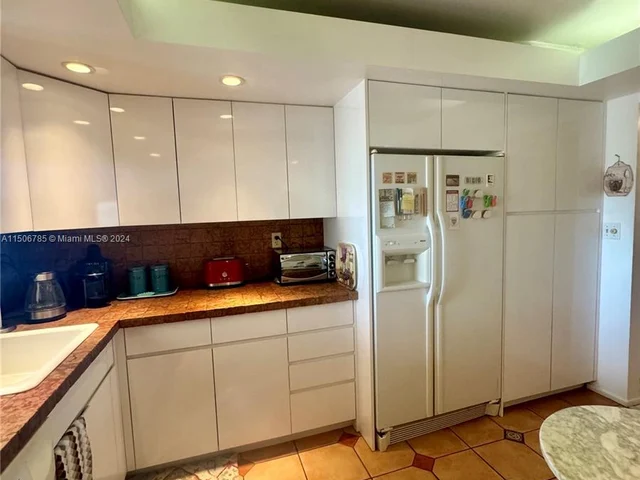 400 Leslie Dr # 1122, Hallandale Beach FL 33009