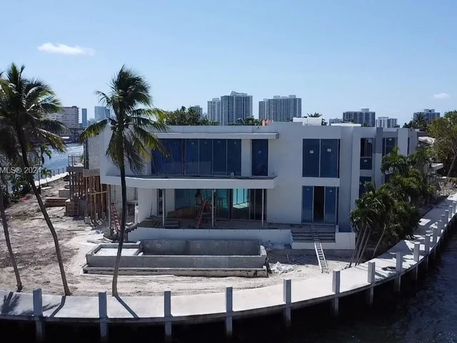 501 Palm Dr, Hallandale Beach FL 33009