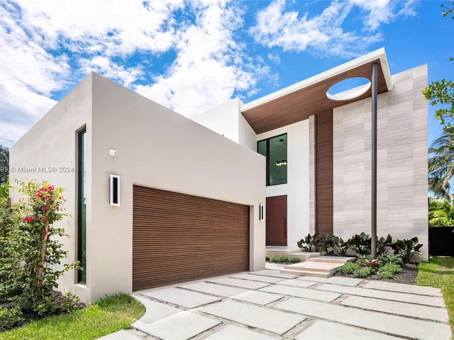 3172 N Bay Rd, Miami Beach FL 33140