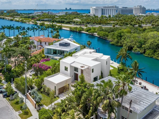 3172 N Bay Rd, Miami Beach FL 33140