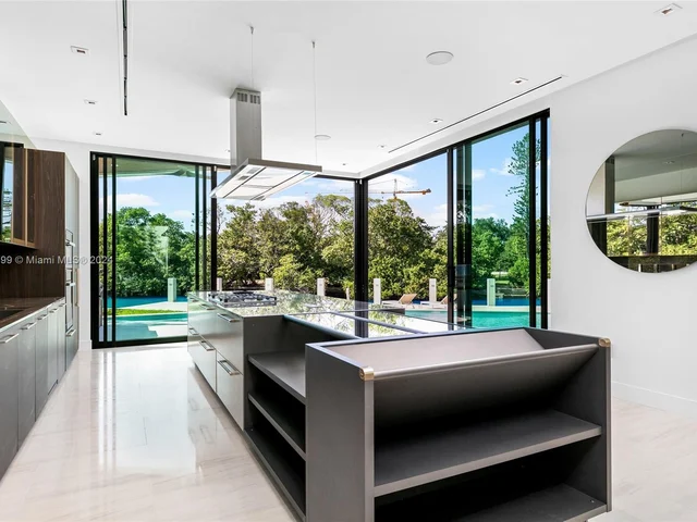 3172 N Bay Rd, Miami Beach FL 33140