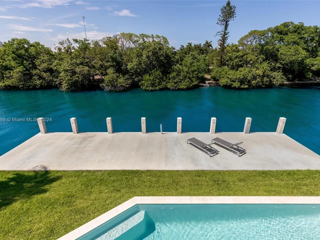 3172 N Bay Rd, Miami Beach FL 33140