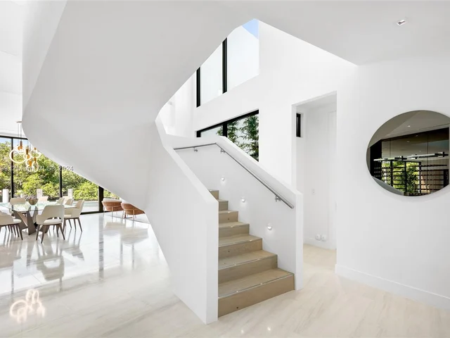 3172 N Bay Rd, Miami Beach FL 33140