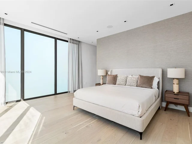 3172 N Bay Rd, Miami Beach FL 33140