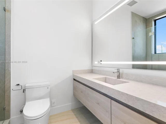 3172 N Bay Rd, Miami Beach FL 33140