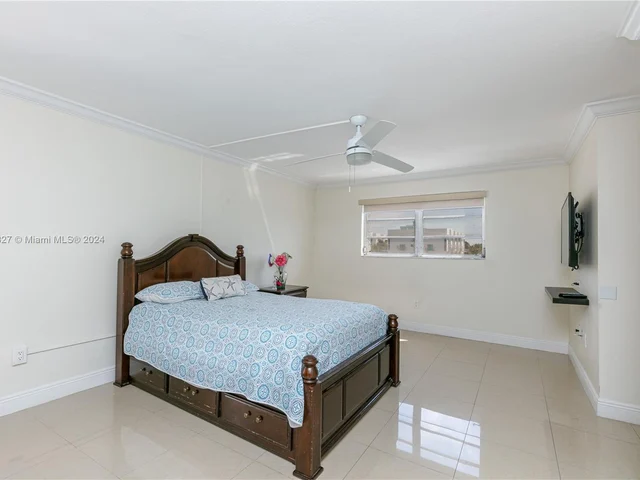 7705 Abbott Ave # 408, Miami Beach FL 33141