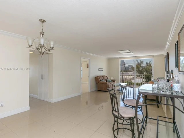 7705 Abbott Ave # 408, Miami Beach FL 33141