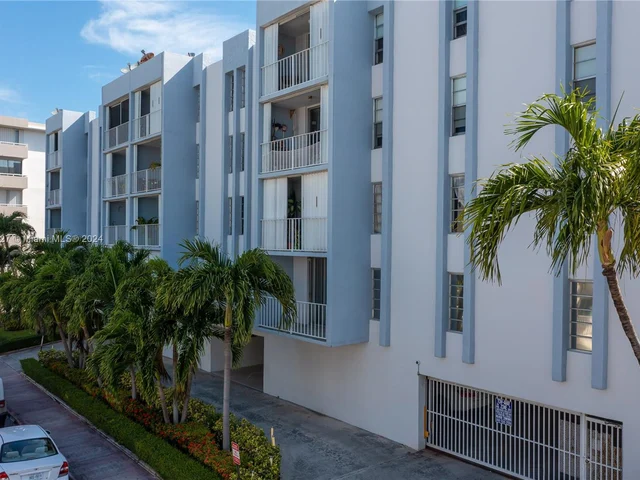 7705 Abbott Ave # 408, Miami Beach FL 33141