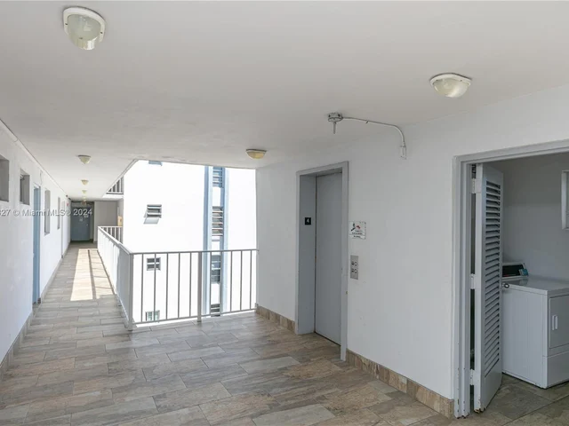 7705 Abbott Ave # 408, Miami Beach FL 33141