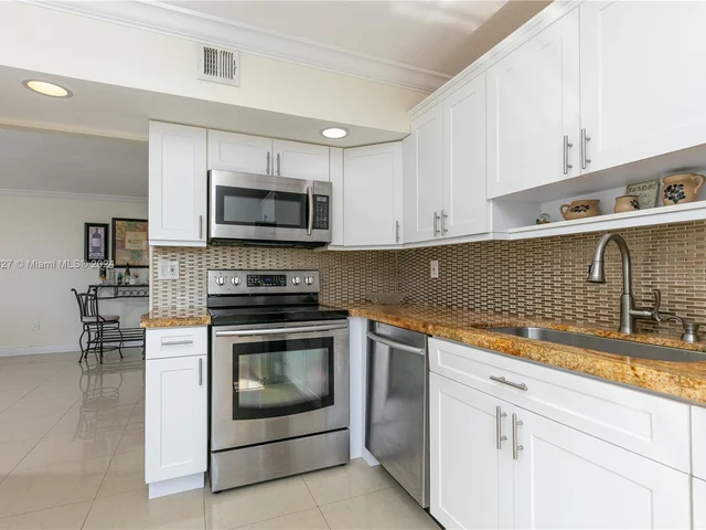 7705 Abbott Ave # 408, Miami Beach FL 33141