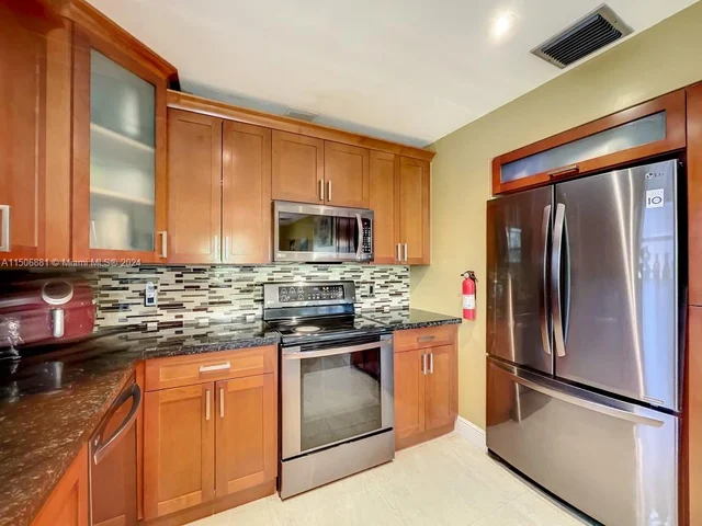 1038 NE 204th Ln # G, Miami FL 33179