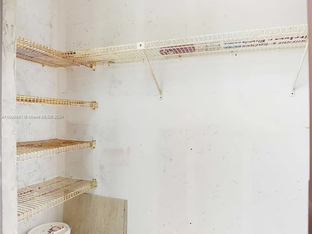 1038 NE 204th Ln # G, Miami FL 33179