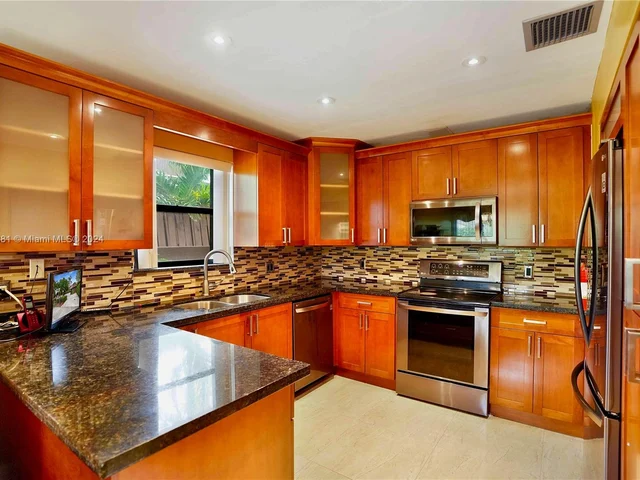 1038 NE 204th Ln # G, Miami FL 33179