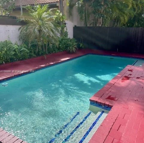 1038 NE 204th Ln # G, Miami FL 33179