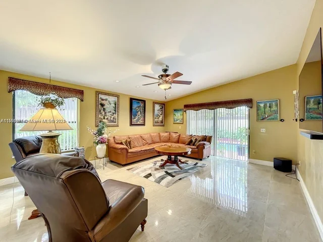 1038 NE 204th Ln # G, Miami FL 33179