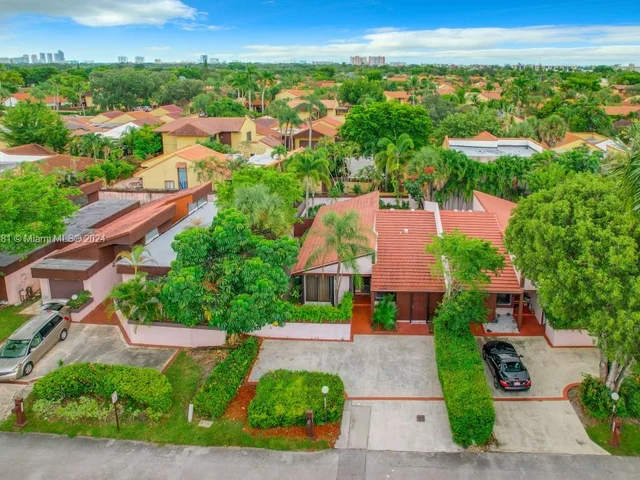 1038 NE 204th Ln # G, Miami FL 33179