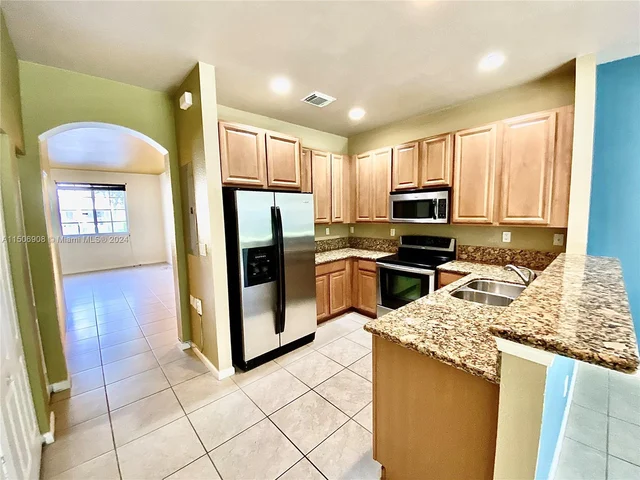 21111 NW 14th Pl # 33, Miami Gardens FL 33169