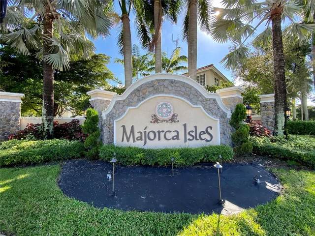 21111 NW 14th Pl # 33, Miami Gardens FL 33169